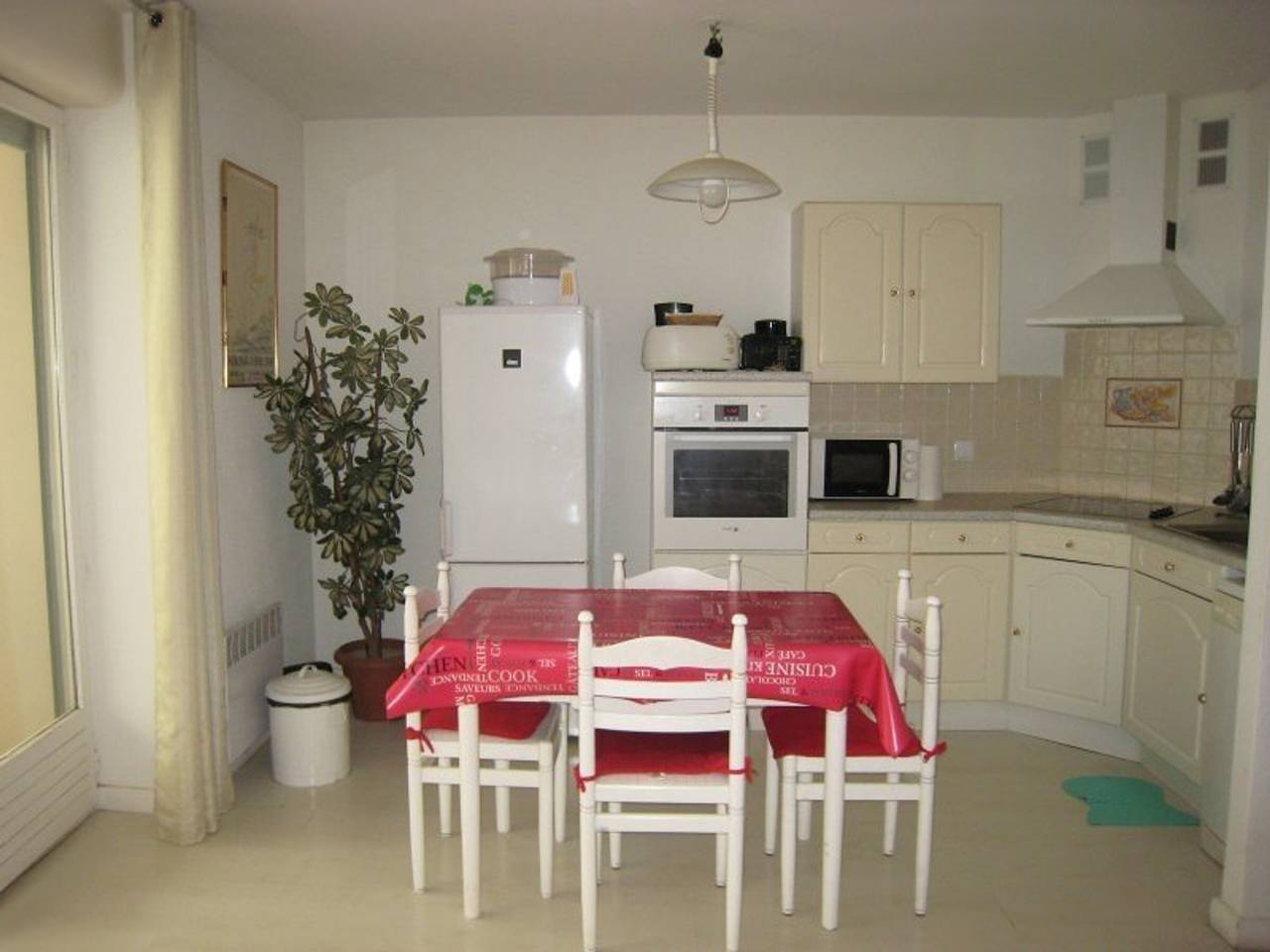 Studio entier, Studio tout équipé avec loggia, parking et Wi-Fi à 50m des cures - 2 pers - Animaux Ok in Amélie-les-Bains-Palalda, Région de Céret