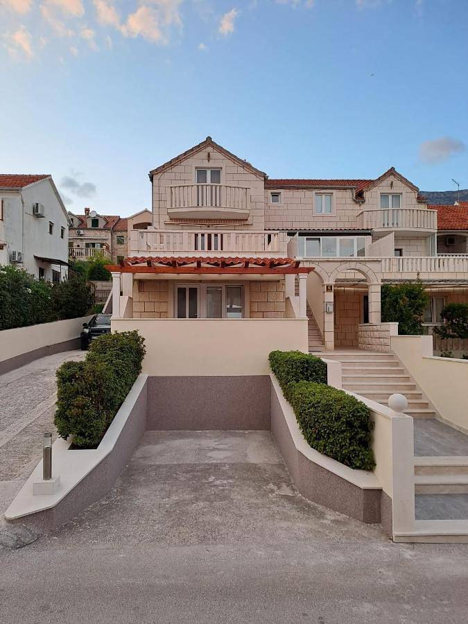 Gästehaus für 6 Personen, mit Ausblick und Terrasse - 1