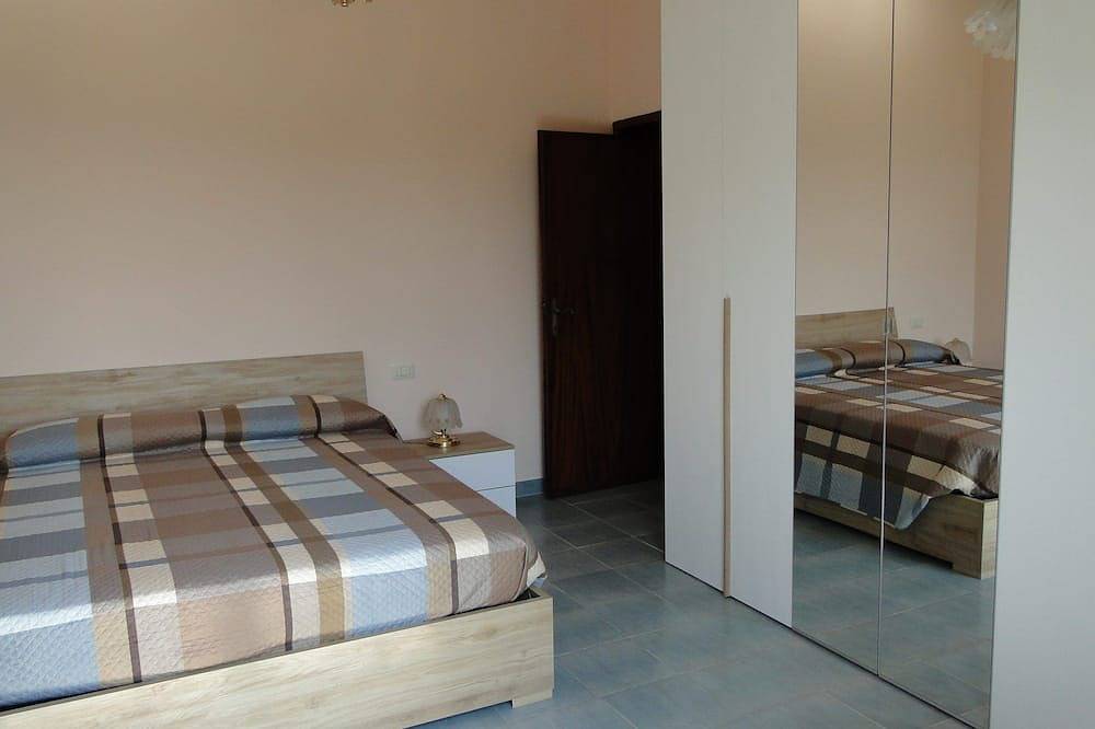 3 camere, 1 bagno, giardino, piscina privata, vista, a piedi dal villaggio, wifi in Camporgiano, Garfagnana