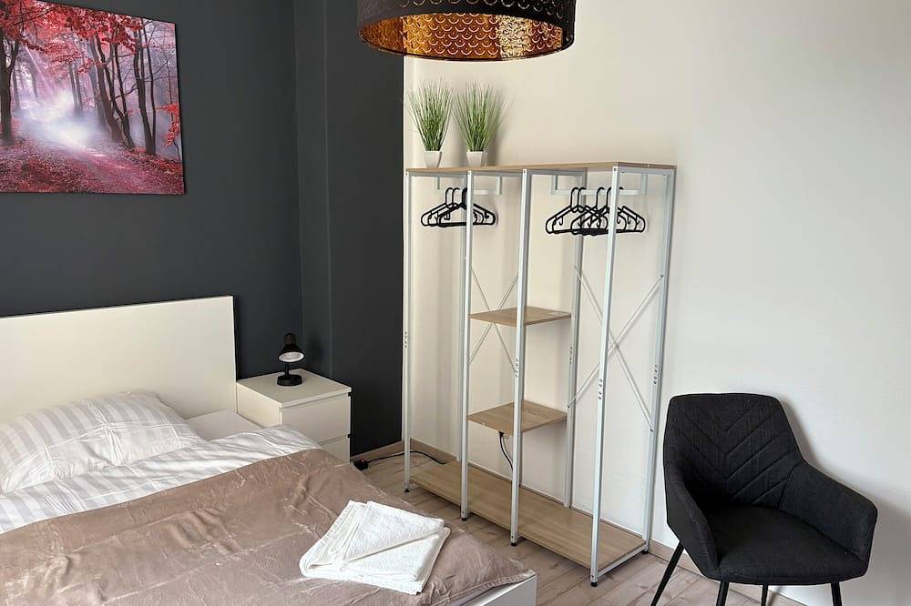 Ganze Wohnung, Modern eingerichtete 3 Zimmer Wohnung Blick auf den Park Balkon und Aufzug in Wittenberge, Prignitz