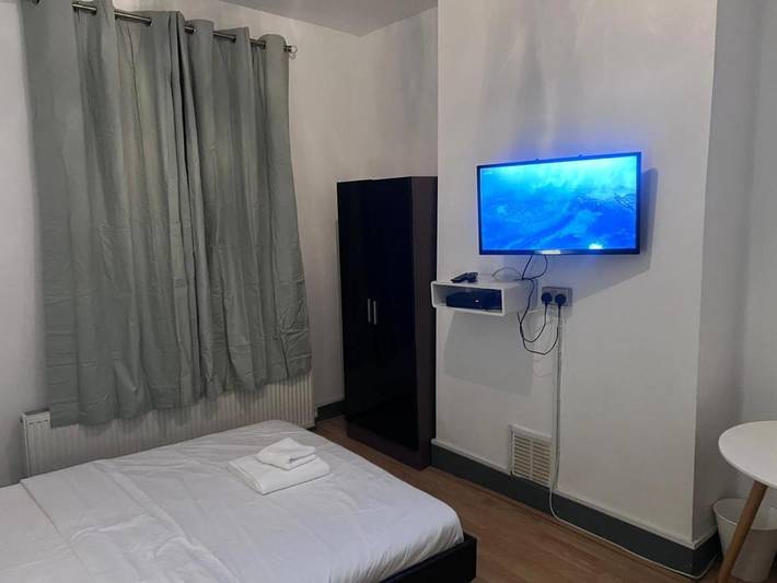 Bed and breakfast for 2 people, with balcony in London