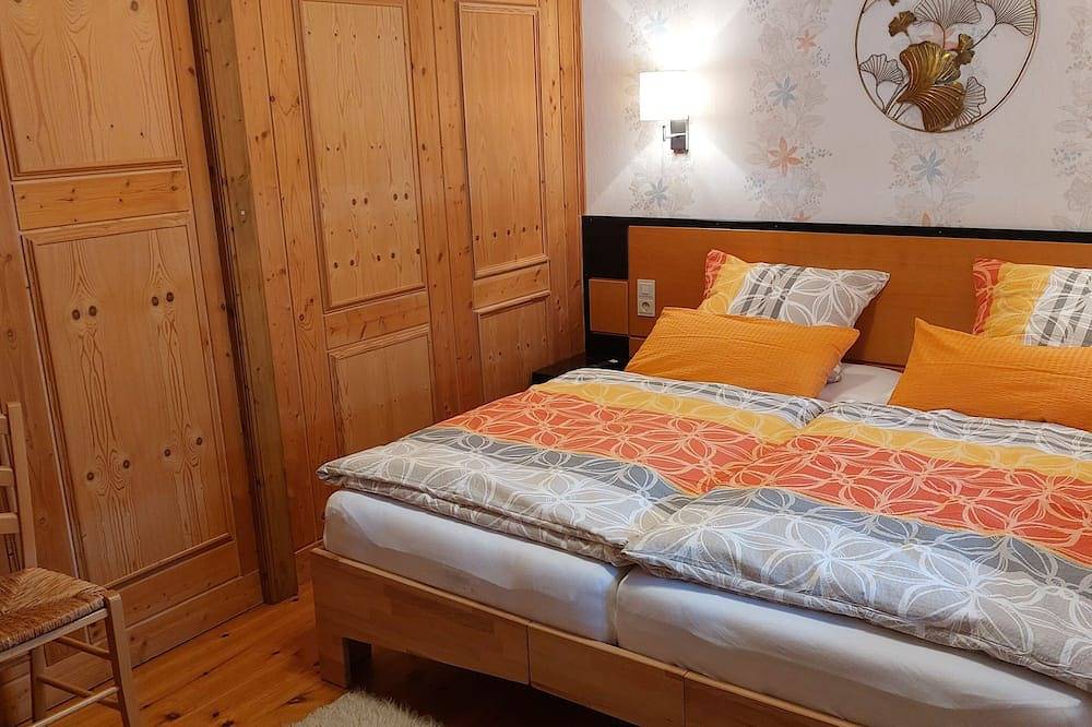 Ganze Wohnung, Gemütliche Wohnung in ruhiger Lage - 76m² mit 31m² Terrasse und Großem Parkplatz in Lübbecke, Wiehengebirge