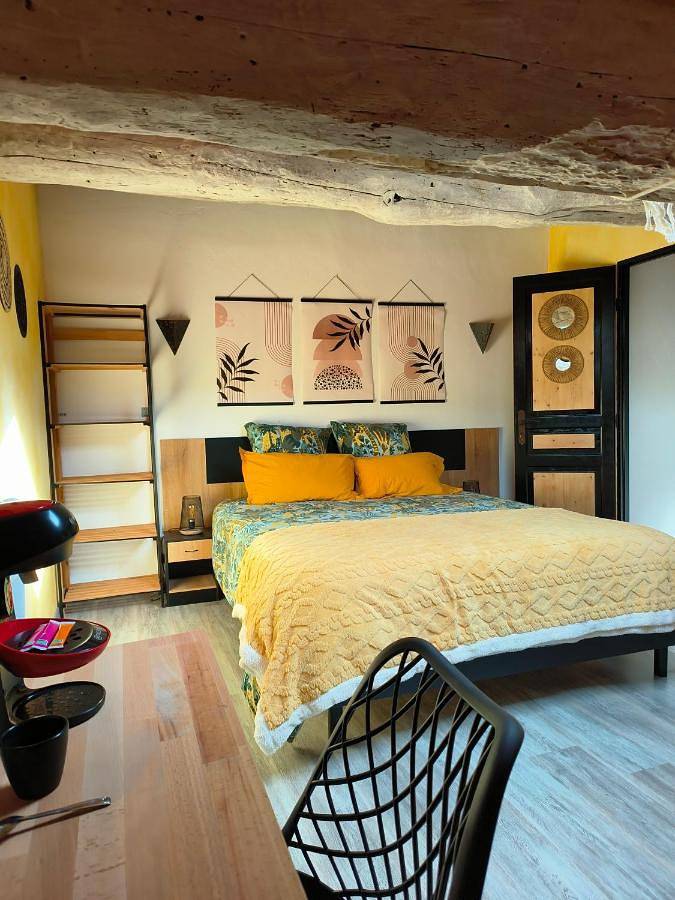 Chambre d’hôte pour 3 personnes, avec Terrasse ainsi que Jardin et Piscine