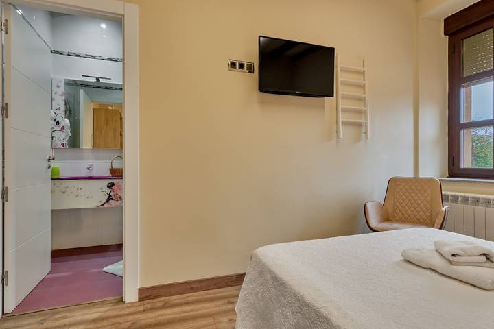 Habitación 'Habitacion 2' con piscina compartida, terraza compartida y Wi-Fi in Ferreras de Abajo, Provincia de Zamora