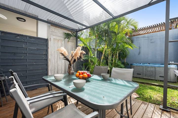 Villa für 4 Personen, mit Whirlpool und Terrasse sowie Garten - 1