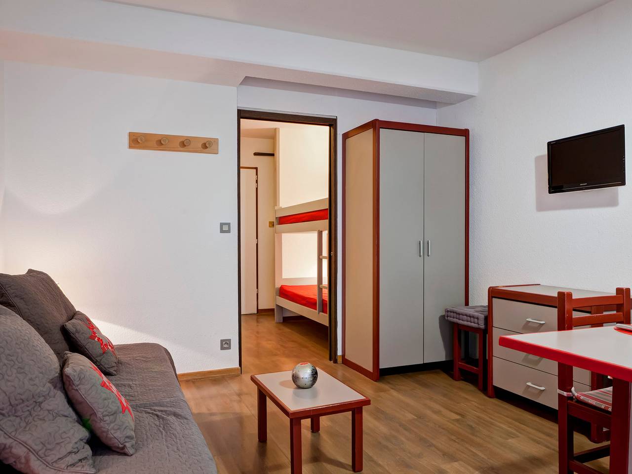 Entire studio, 2* Studio in Central Brides-les-Bains, Near Ski Lift and Spa in Brides-les-Bains, Les Trois Vallées