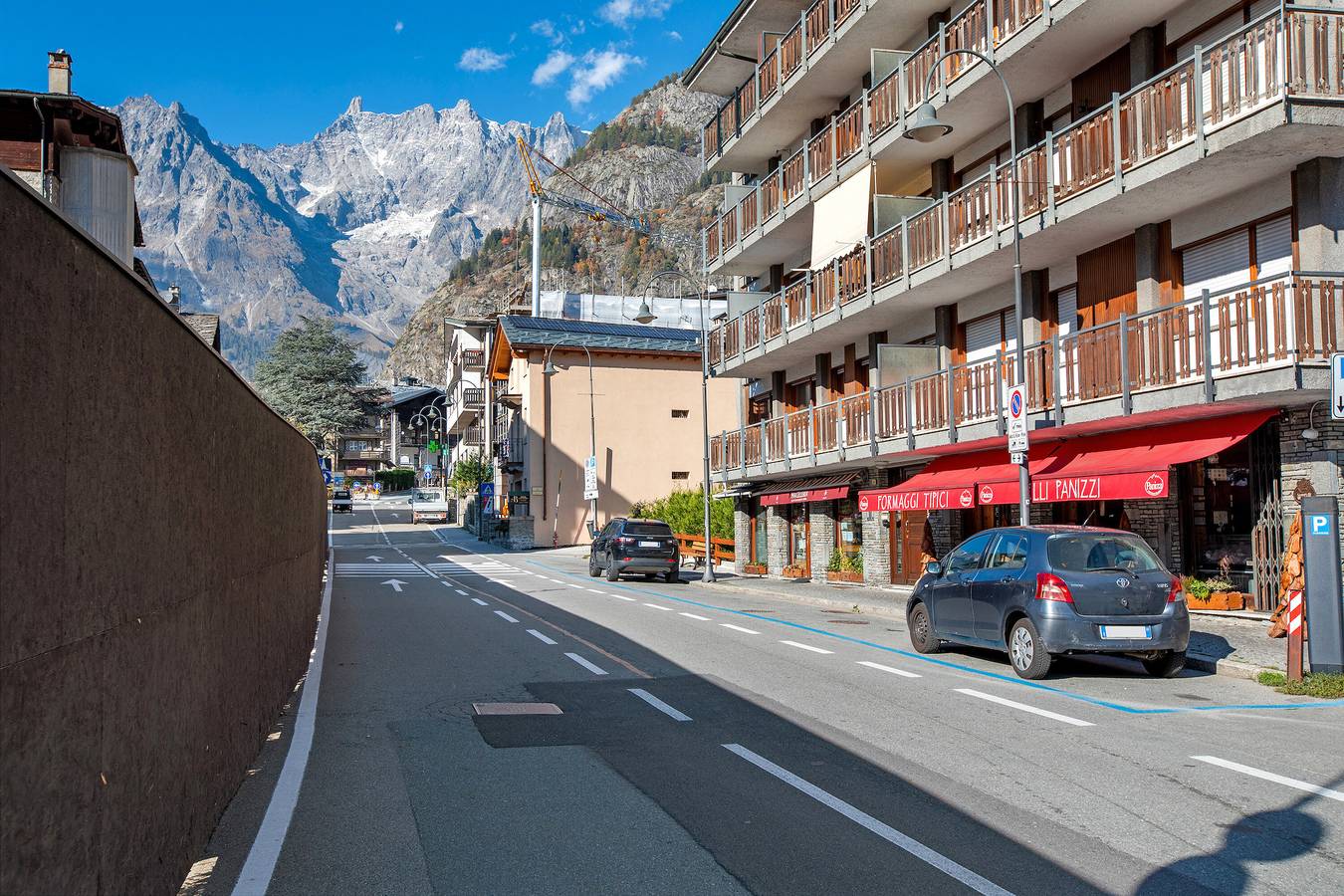 Entire apartment, Nid des Alpes - Elegance in the Heart of Courmayeur in Courmayeur, Wallisian Alps