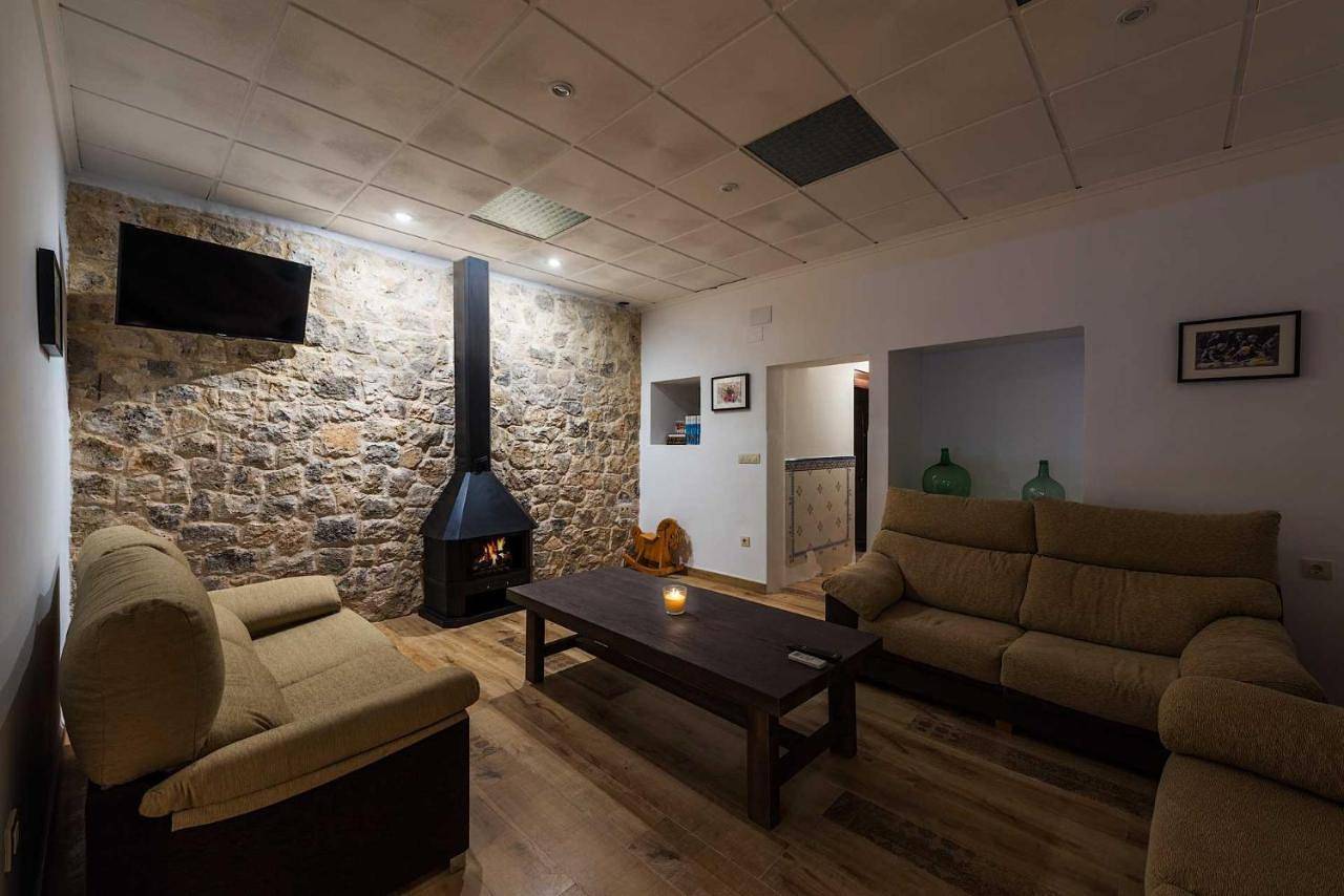 Five-Bedroom House in Casas del Cerro, Alcalá del Júcar