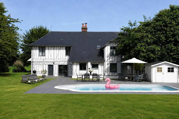 Location de vacances pour 10 personnes, avec vue ainsi que jardin et piscine à Saint-Symphorien (Eure)