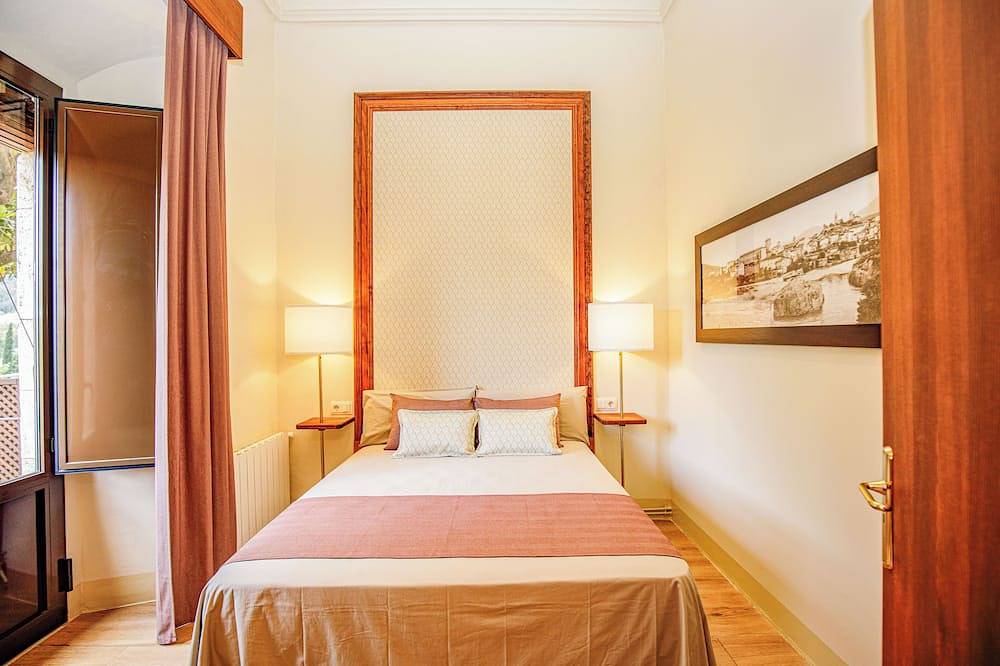 Apartamento entero, Abadia Swiming Pool Seule piscine du centre historique in Besalú, Garrotxa