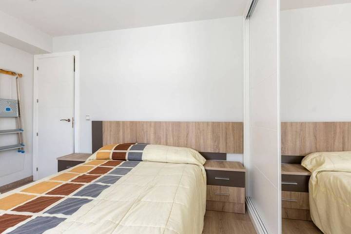 Ferienwohnung für 3 Personen, mit Balkon und Ausblick sowie Seeblick, kinderfreundlich in Madrid - 2