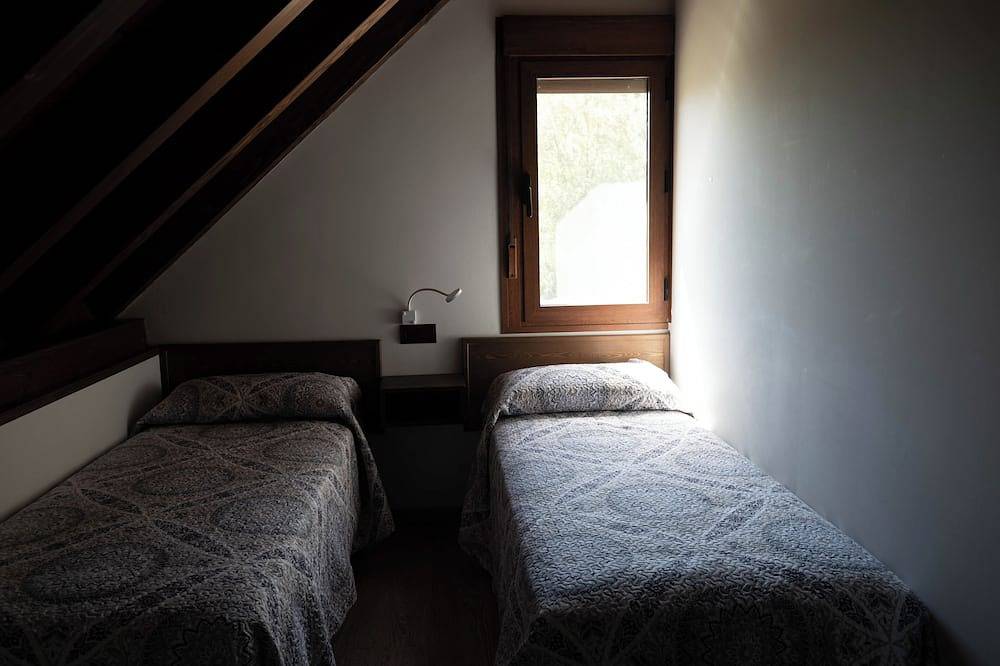 Borda Batista rural cottage in Valle de Hecho, Spanish Pyrenees