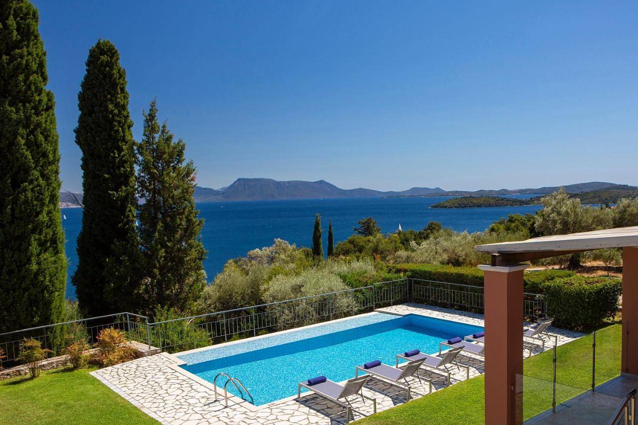 Villa with Private Pool in Nikiana, Alexandros