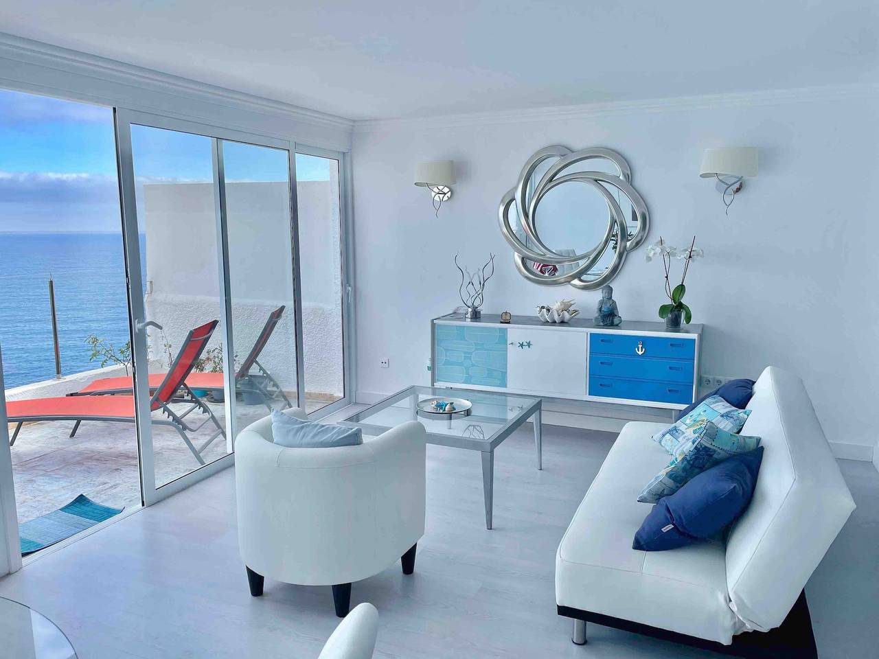 Vakantieverblijf 'Exclusive Views On Top Of The Ocean' met zeezicht, privéterras en wifi, foto 8