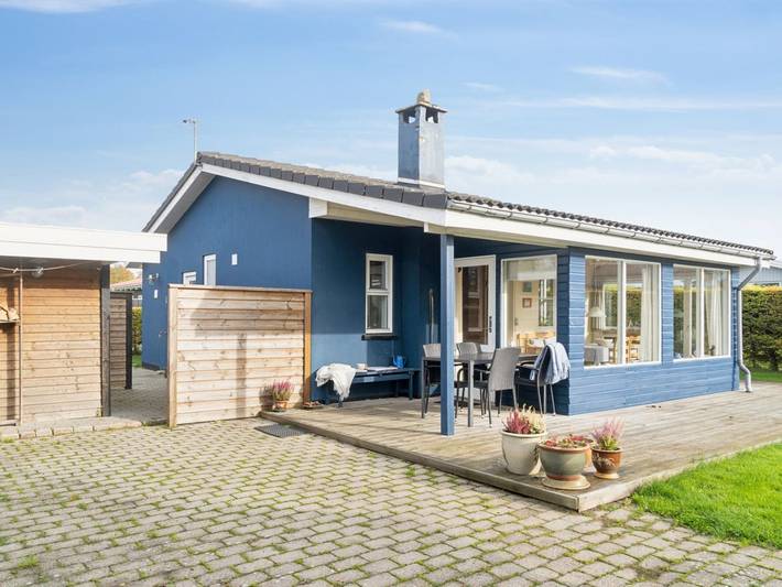 Ferieudlejning for 5 personer, med terrasse i Hvidbjerg Strand