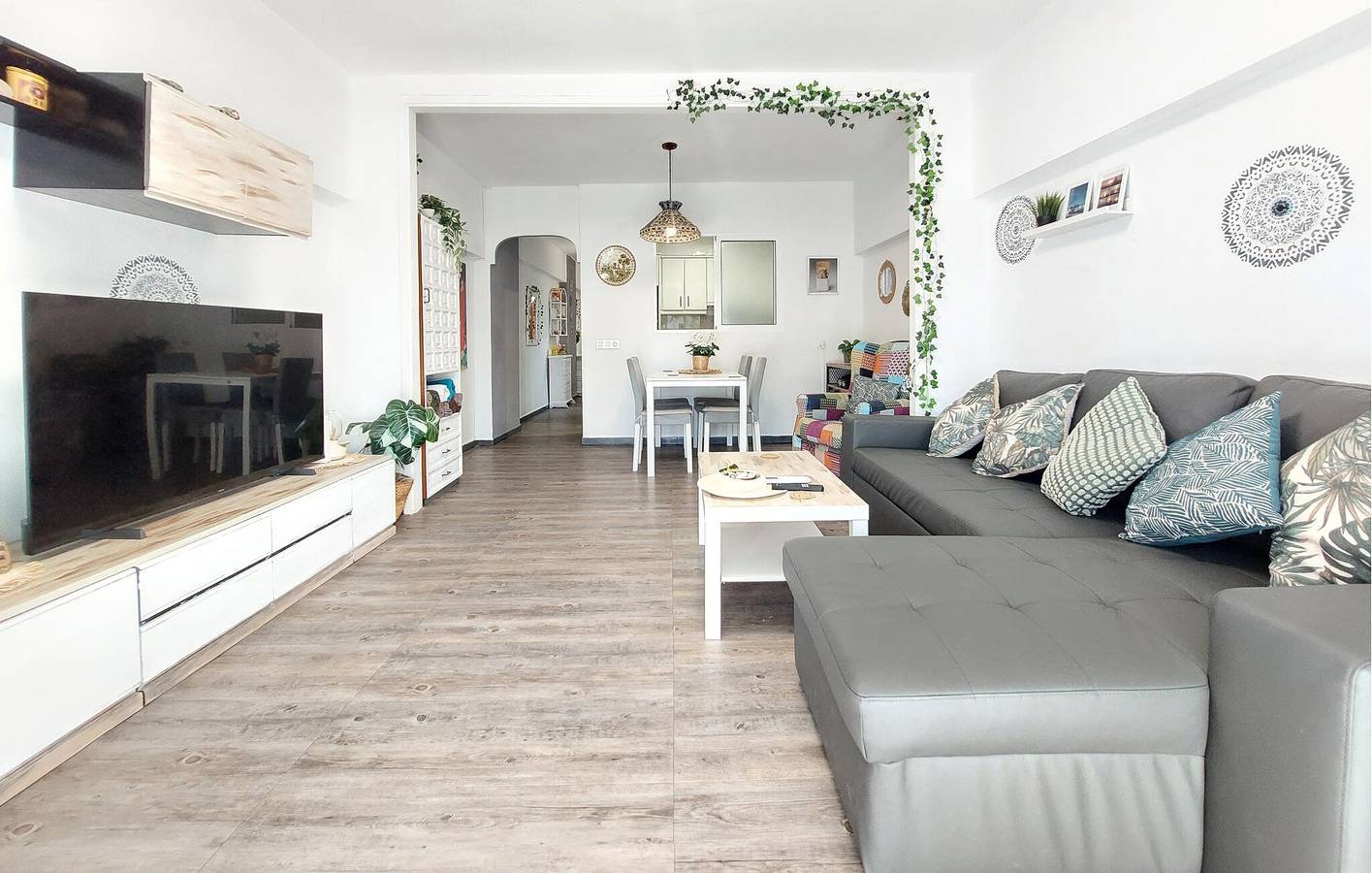 Apartamento vacacional entero, Retiro junto a la playa con piscina y terraza in Playa Puebla de Farnals, Puebla de Farnals