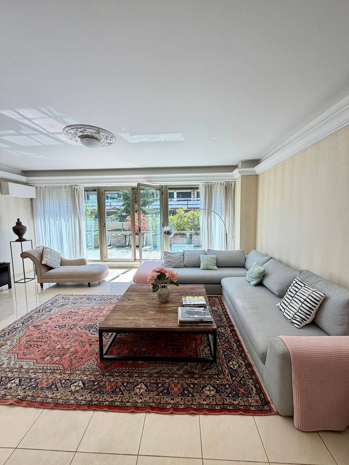 Entire vacation apartment, Luxurious 4Bdr Avenue Malakoff Home - Arc de Triomphe in Paris, Ile de France