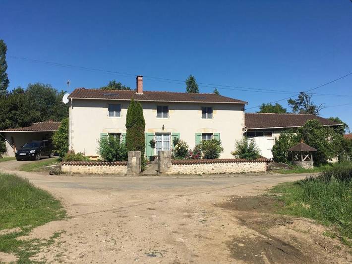 Chambre d’hôte pour 2 personnes, avec vue ainsi que terrasse et jardin à Nouic