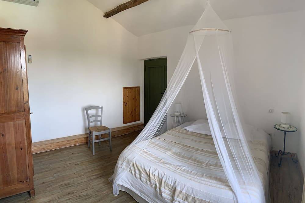 Character house, Mas du 17è,quiet,private pool 9x4,5m,air-conditioned,near Uzes in Le Pin, Nimes und Umgebung