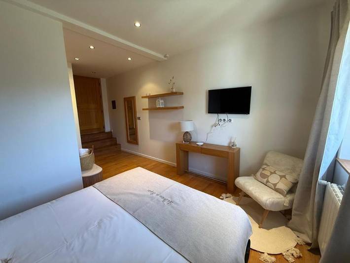 Gîte pour 3 personnes, avec piscine et jardin, animaux acceptés à Pérouges - 2