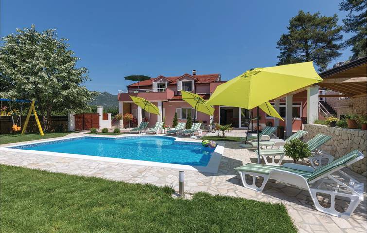 Geräumige Unterkunft, 2 km von Ploče entfernt: Pool, Terrasse und Parkplatz inklusive in Ploce, Dubrovnik-Neretva