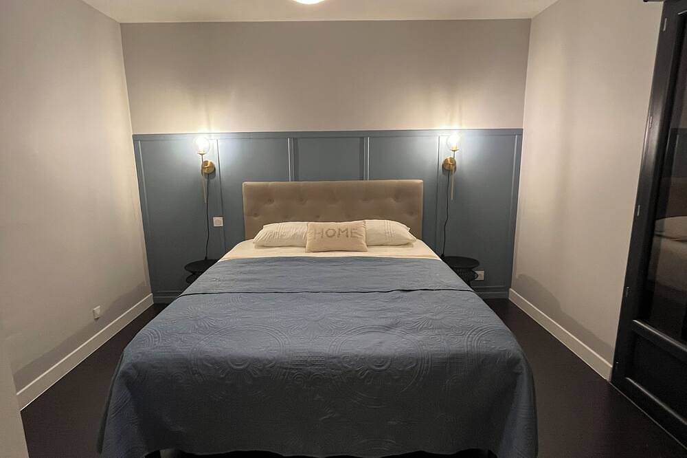 Entire apartment, In the heart of the Ossau valley renovated 3-bedroom apartment in Laruns, Béarn