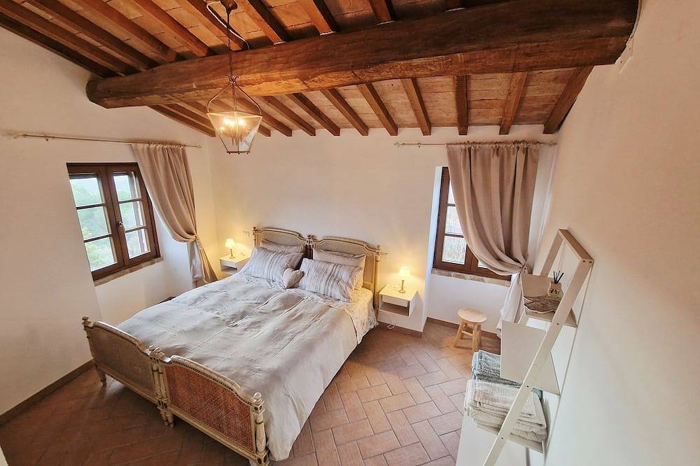 Geheel appartement, Tower of Time. Period residence in a tower from the 1400s. Nature, quiet and art in Torgiano, Provincie Perugia