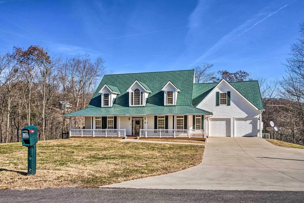 Lake Cumberland Retreat w/ Deck & Views! in Lake Cumberland