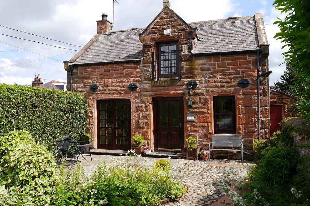 Belmont Cottage -  a cottage that sleeps 3 guests  in 2 bedrooms in Dumfries, Dumfries and Galloway