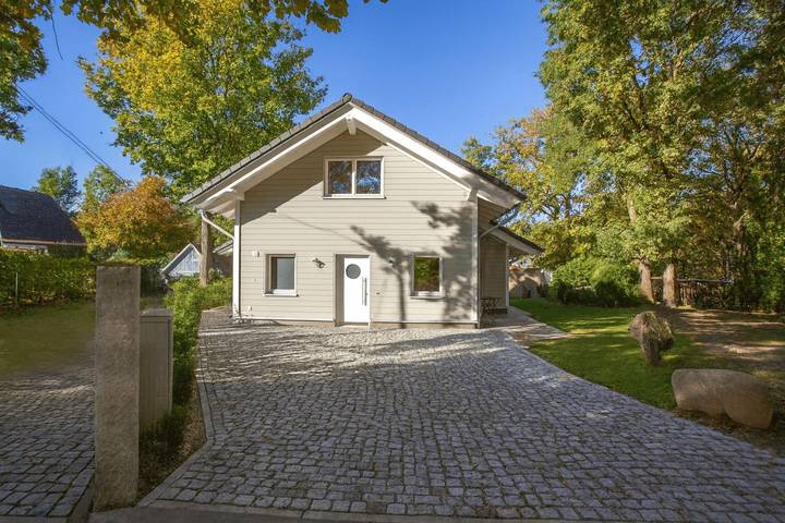 Ferienhaus für 4 Personen, mit Seeblick und Garten in Zislow