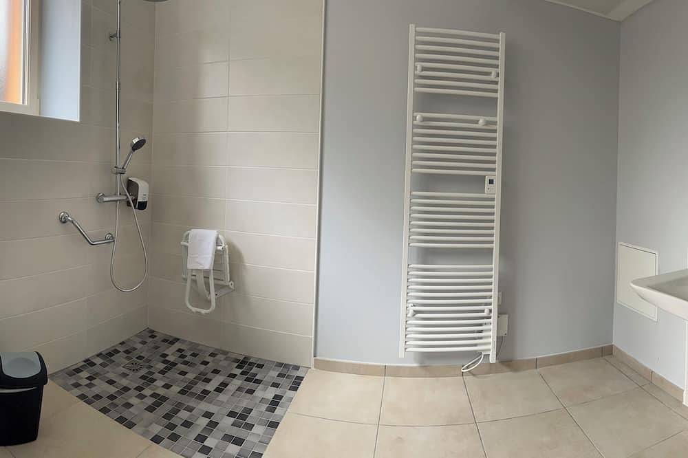 Group gîte, jacuzzi-sauna-heated pool 43prs in Vivoin, Sarthe