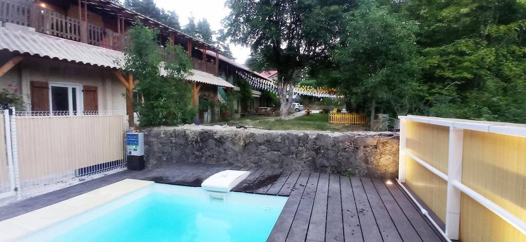 Maison d’hôte pour 4 personnes, avec Terrasse et Jacuzzi ainsi que Jardin et Piscine dans les Alpes maritimes