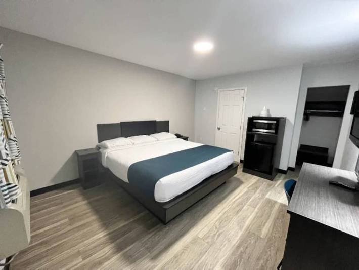 Apartamento entero, 1 cama tamaño queen | Mob Acc Ri Shwr Nsmk Micfridg in Nueva Jersey