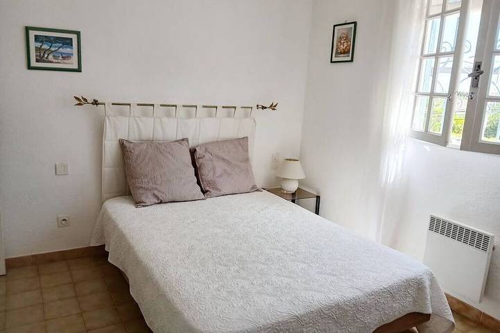Gîte pour 4 personnes, avec terrasse et jardin à Calvisson - 3