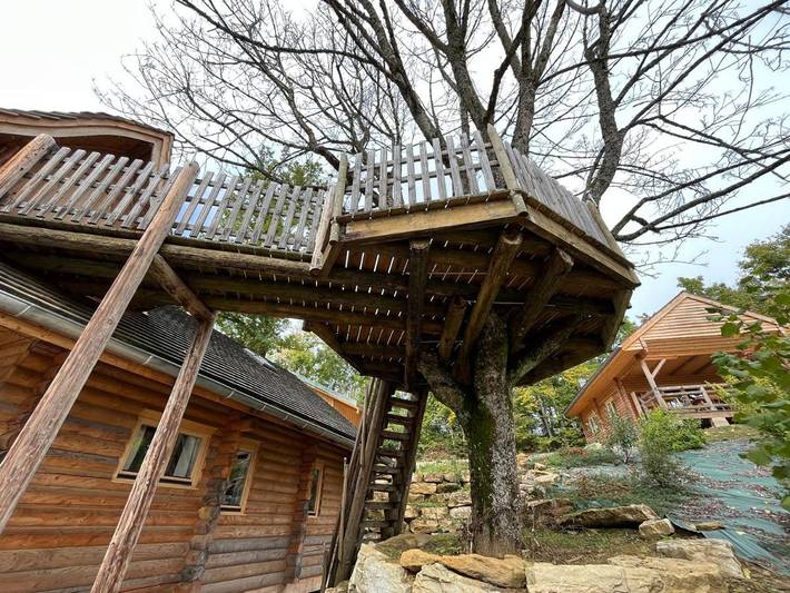 Location de vacances pour 11 personnes, avec jardin et vue sur le lac ainsi que vue et piscine, animaux acceptés dans Lac de Charmes - 2