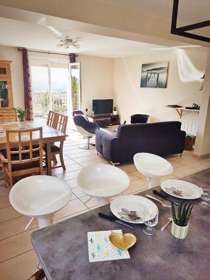 Location de vacances pour 4 personnes, avec Balcon et Terrasse ainsi que Jardin et Vue à Neulise - 3