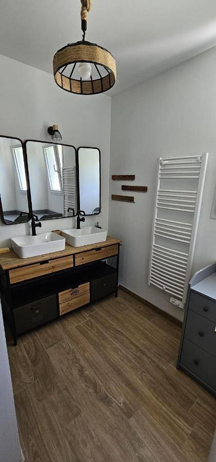 Location de vacances pour 6 personnes, avec jardin et terrasse à Berson - 4