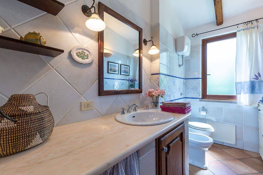 Villetta sotto gli ulivi in Pula Cagliari, Pula e dintorni