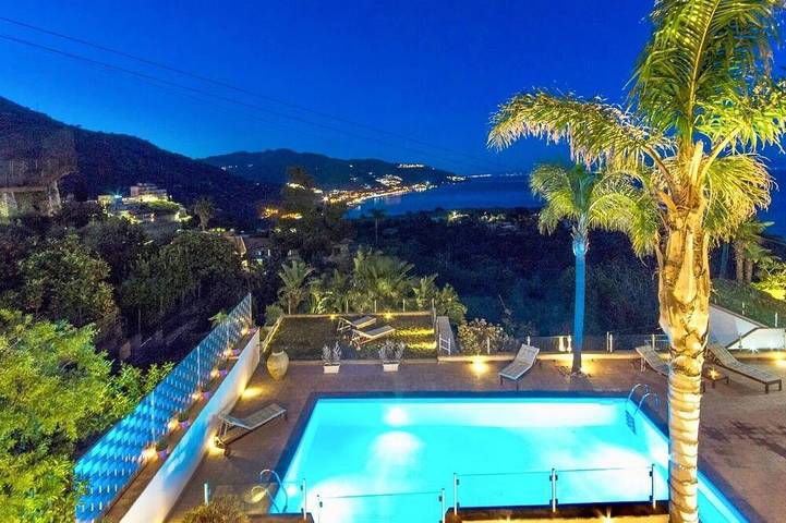 Villa pour 18 personnes, avec Balcon ainsi que Jacuzzi et Jardin à Mazzarò
