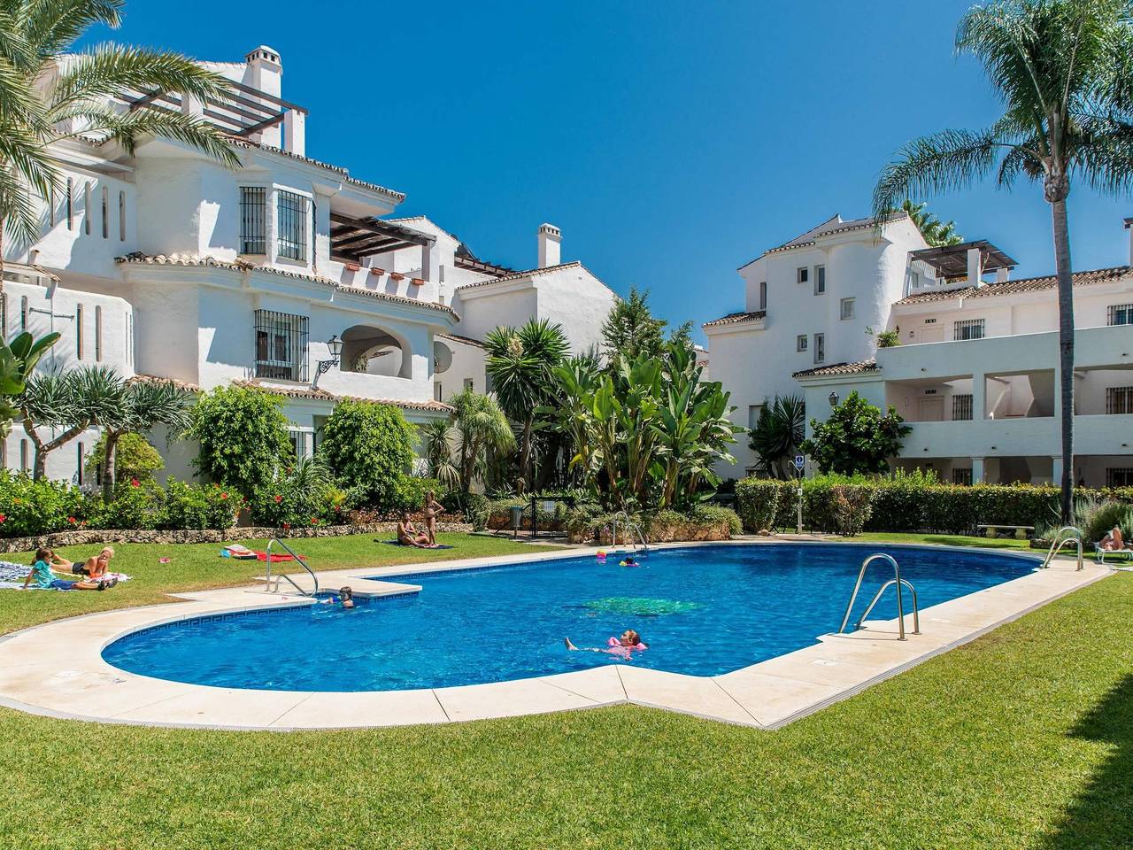 Entire holiday apartment, Spacious Penthouse in Los Naranjos-Up to 8 Guests! in Nueva Andalucia Golf Valley, Marbella