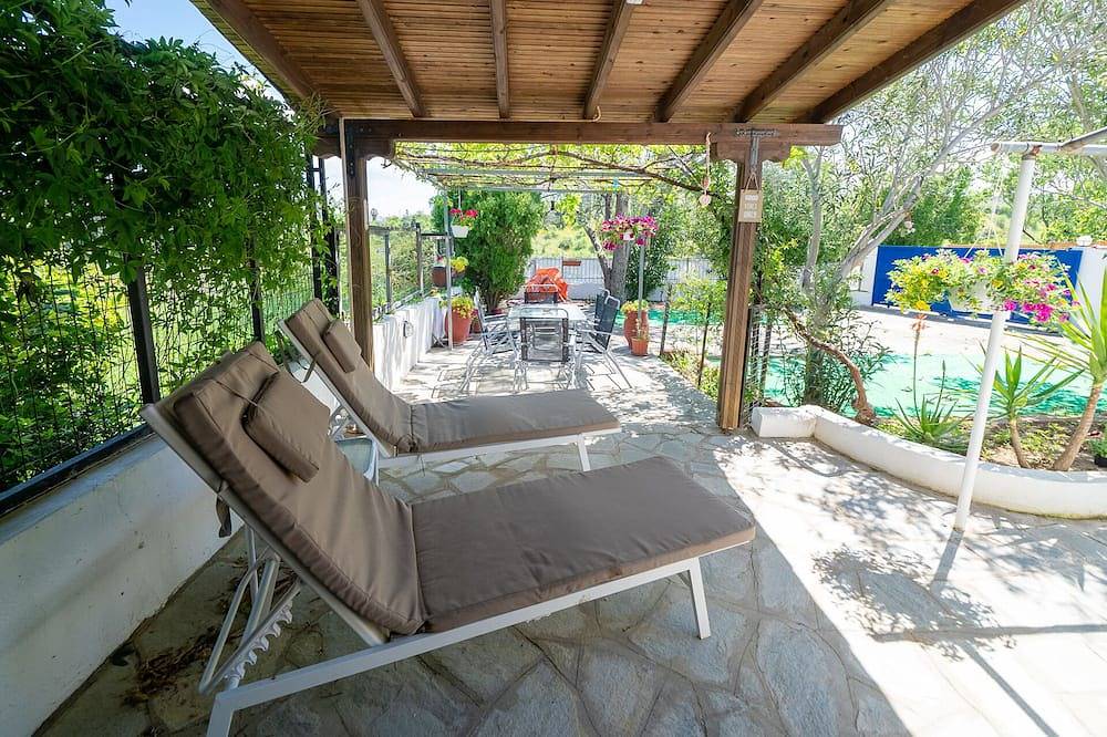 Little Villa with lovely view in Agia Triada, Thessaloniki region