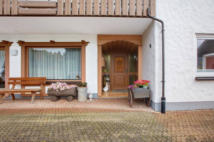 Apartamento entero, Apartamento 'Tipo B' con vistas a la montaña, jardín compartido y Wi-Fi in Höchenschwand ort, Höchenschwand
