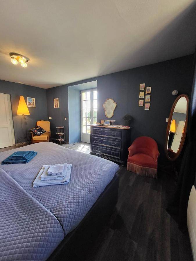 Location de vacances pour 2 personnes, avec terrasse ainsi que jardin et vue à Sainte-Alvère - 3