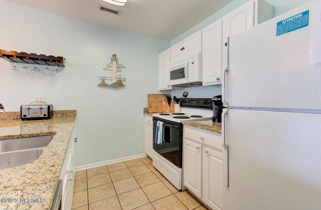 Steps to Beach - Dog Friendly - 2 Bedroom 1.5 Bathroom Townhome in Surf City, Topsail Island