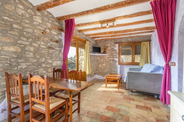 Casa rural para 4 personas, con Balcón además de Jacuzzi y Jardín en Provincia de Huesca - 2