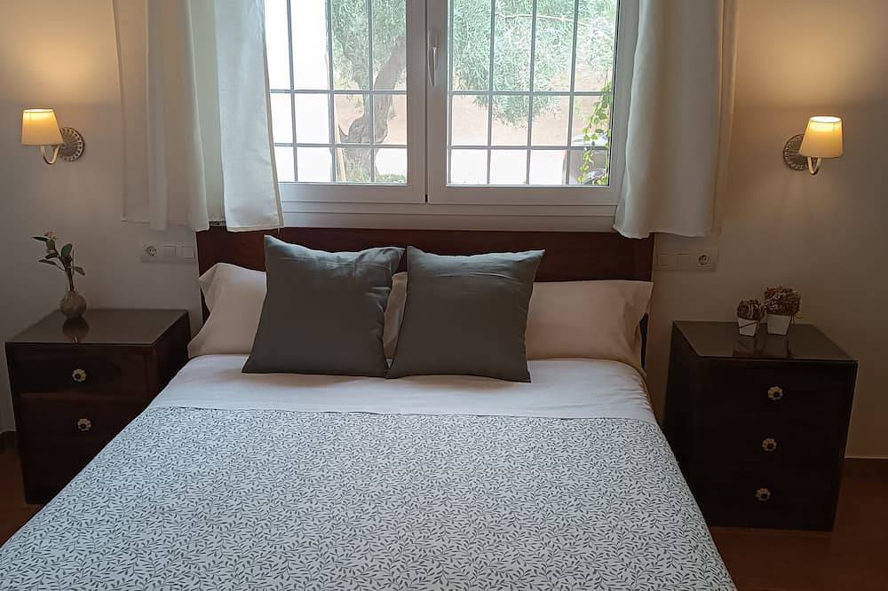 Small hotel among vineyards with swimming pool and fireplace, pet friendly in Alpera, Provincia di Albacete