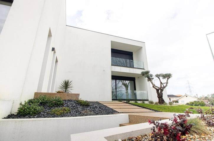 Villa para 10 pessoas, com piscina e vista e ainda jardim em Vila Verde