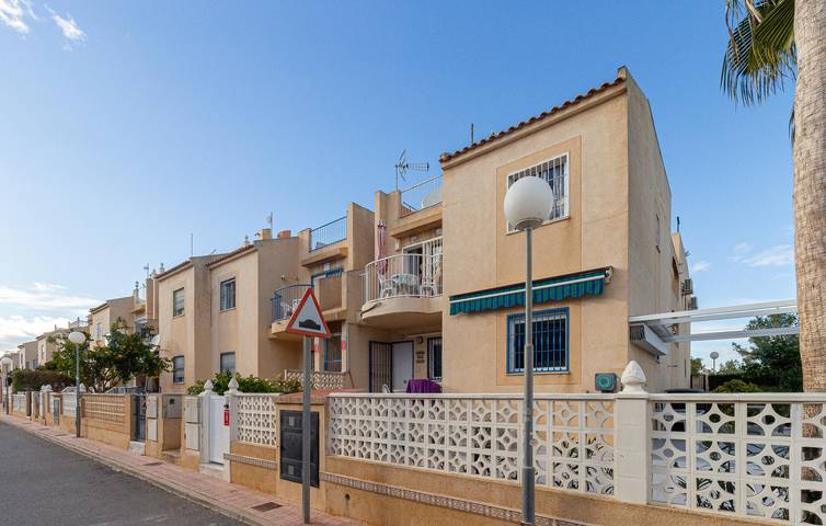 Ferienwohnung für 4 Personen, mit Terrasse und Pool in Torrevieja - 2