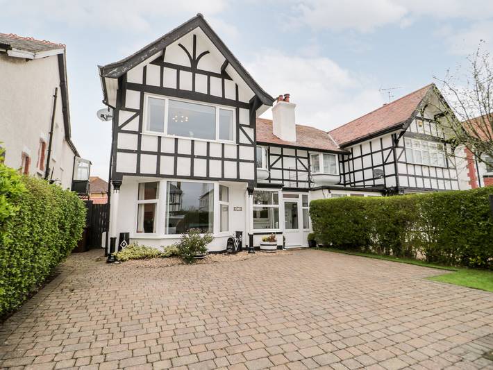 Cottage for 10 people in Rhos on Sea
