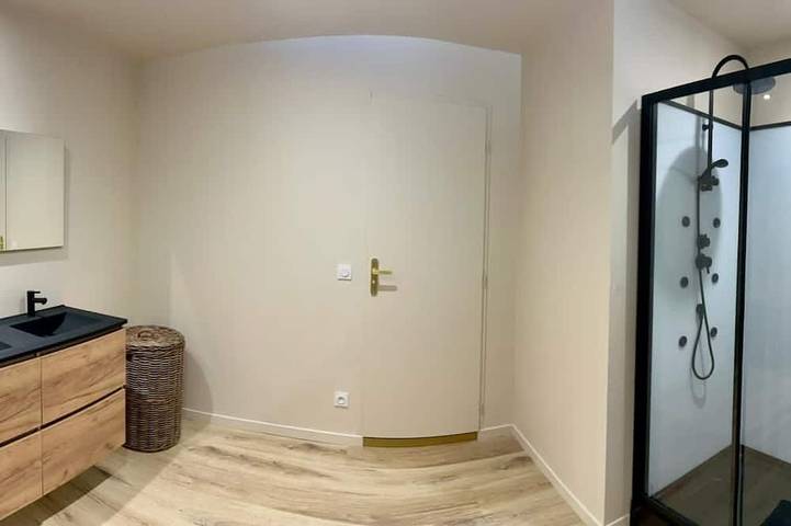 Entire apartment, Beautiful renovated apartment in the countryside in Cabannes, Arles region